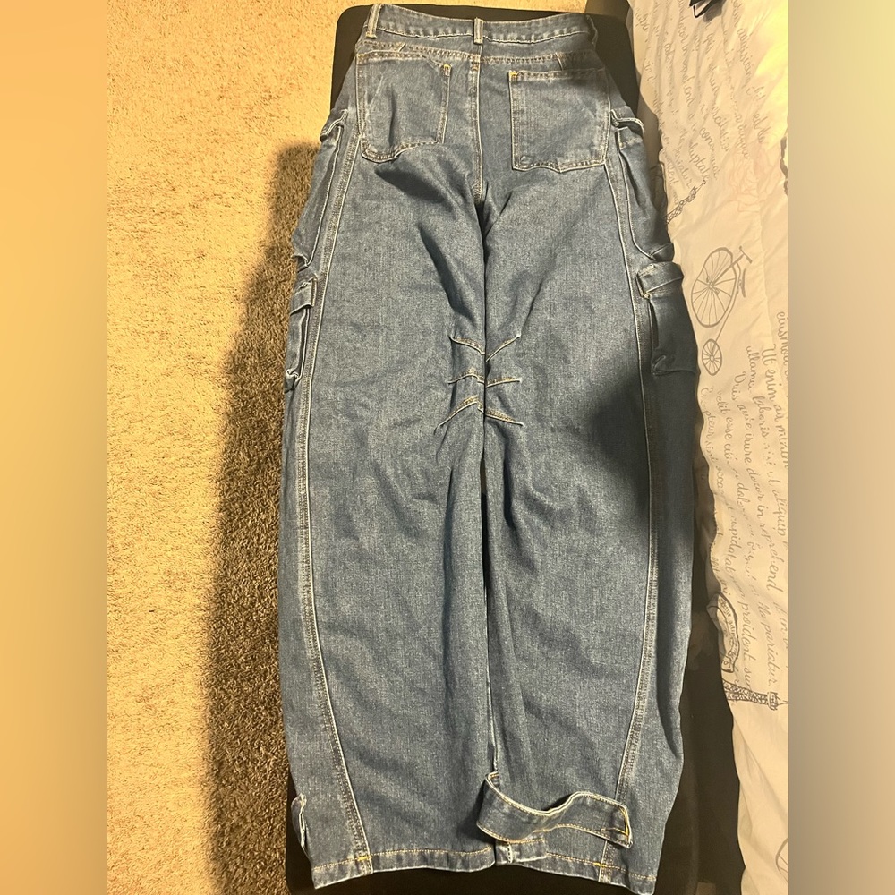 Wide leg cargo jeans